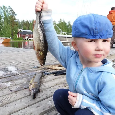 Oravi Apartments מלון 3*