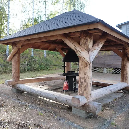 Oravi Apartments מלון