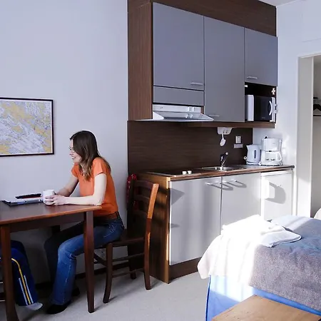 מלון Oravi Apartments 3*